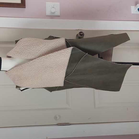 Flying Tomato Green Faux Suede Open Front Vest Size L With Faux Sherpa Lining - Picture 3 of 8